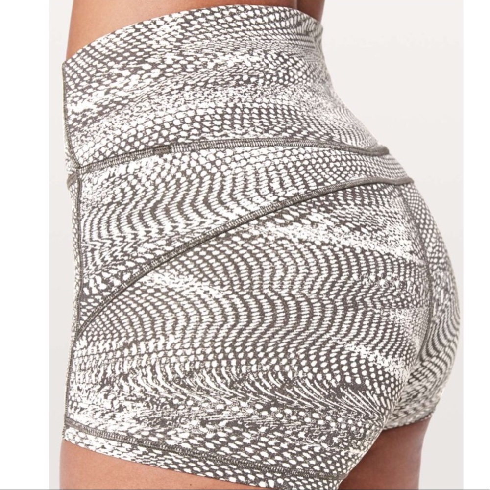 Lululemon In Movement Short Everlux 2.5"